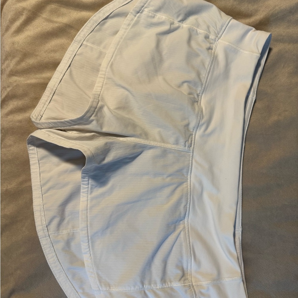 White Lululemon Speed Up Shorts SIZE 6
